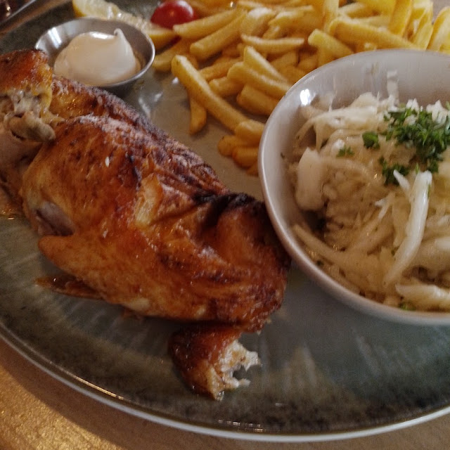 Backhendl Mit Pommes Frites Und Krautsalat