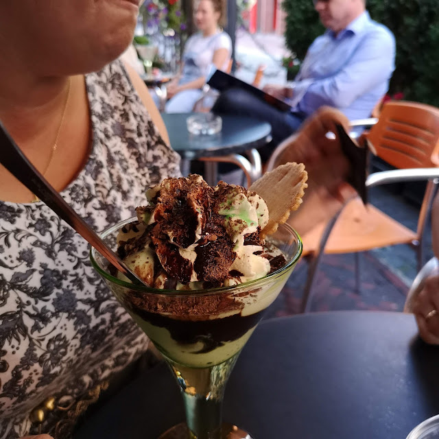 After Eight Becher