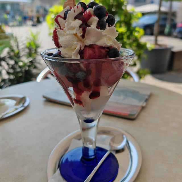 Erdbeerbecher