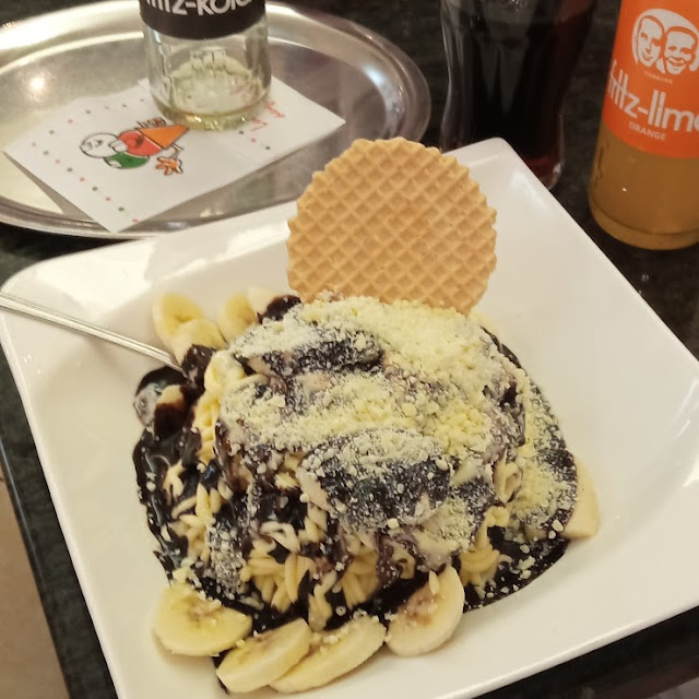 Spaghetti Eis Mit Schokosoße