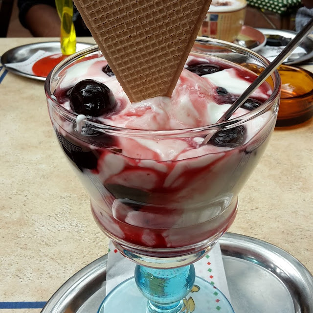 Amarena Joghurt Becher