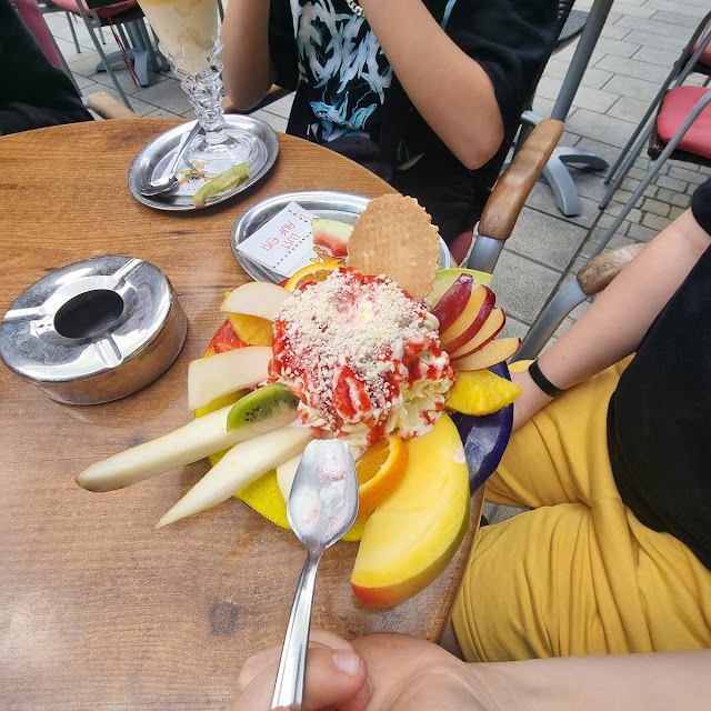 Früchte Becher