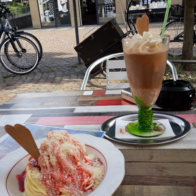 Spaghetti Eis Und Eiskaffee