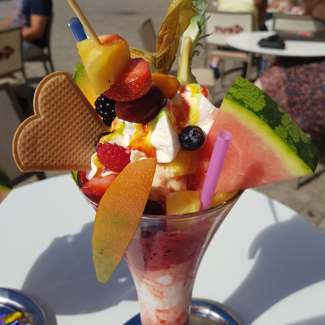 Erdbeerbecher