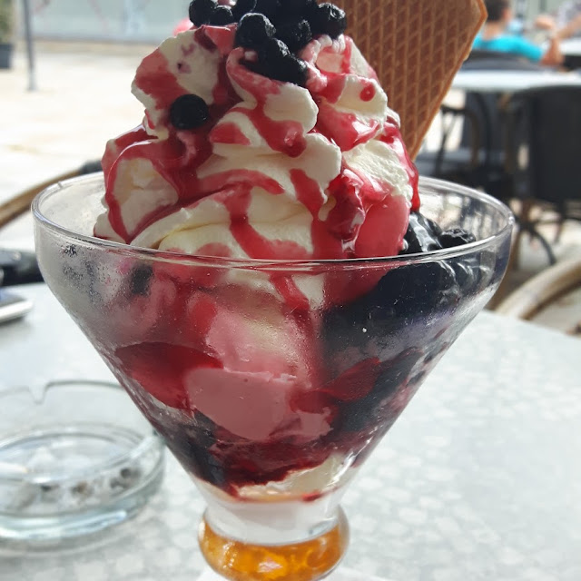 Amarena Becher LK Und Joghurtbecher Mit Roter Grütze
