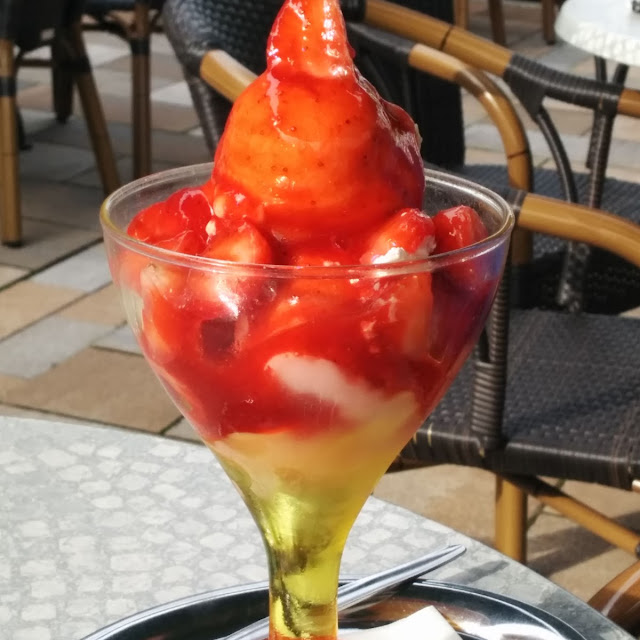 Erdbeer Becher