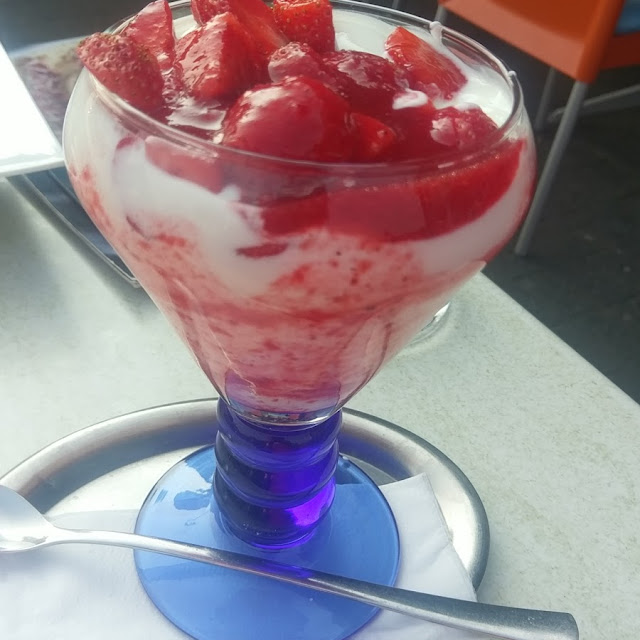 Joghurt Erdbeer Becher