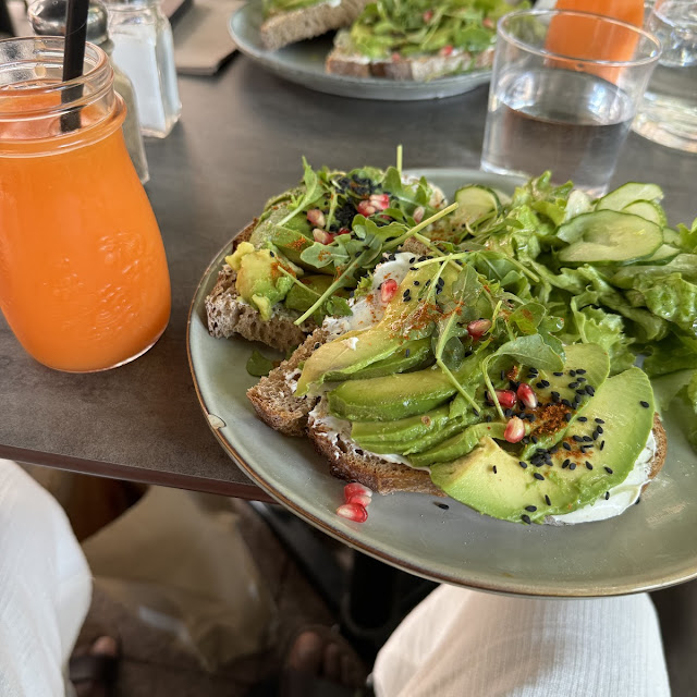 Avocado Toast Mit Burrata