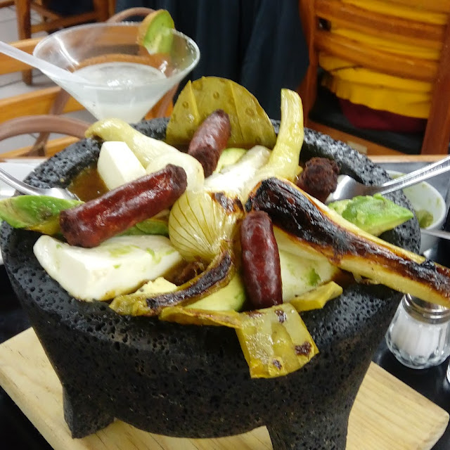 Molcajete de Arrachera Salsa Roja Verde