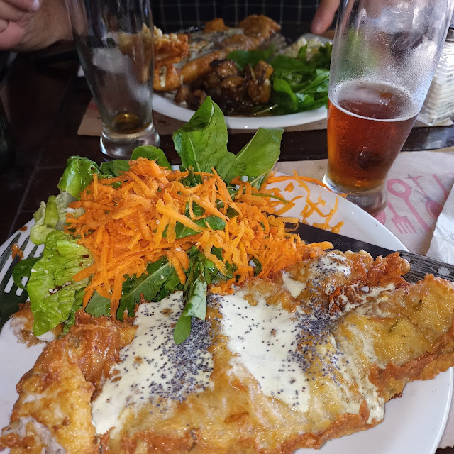 Brotola Con Ensalada