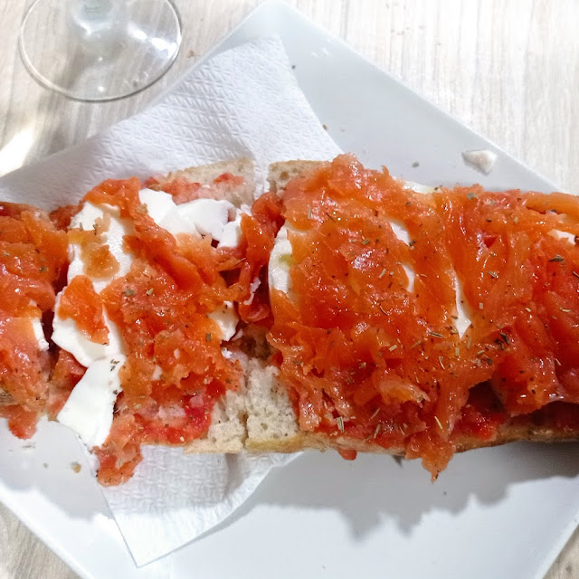 Tosta de Salmón Cobre Una Capa de Queso