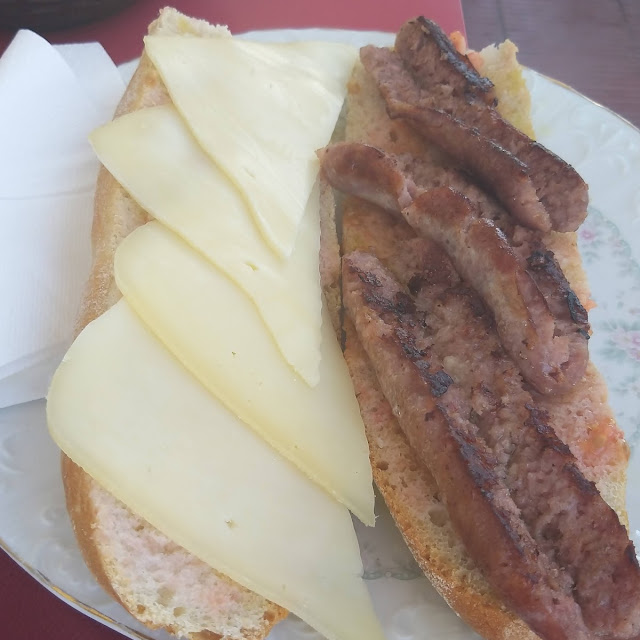 Bocadillo de Salchichas Con Queso