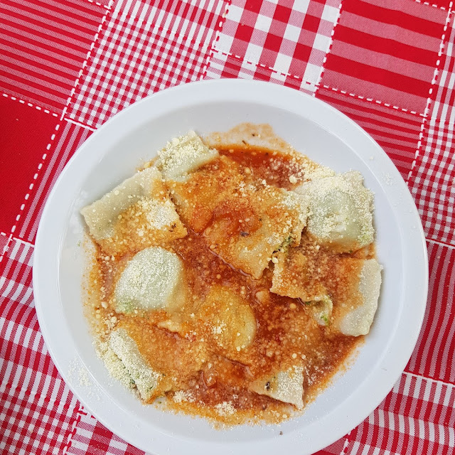 Ravioles de Verdura Con Crema Y Sorrentinos de Ricota Con Salsa Rosa