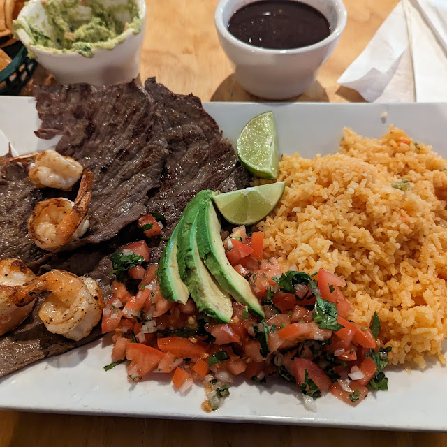 Bistec Con Camarones