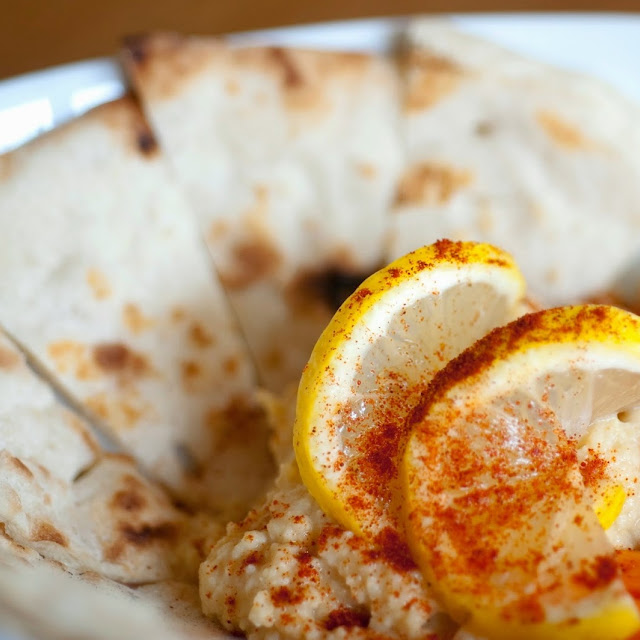 Hummus w Naan & Crudités
