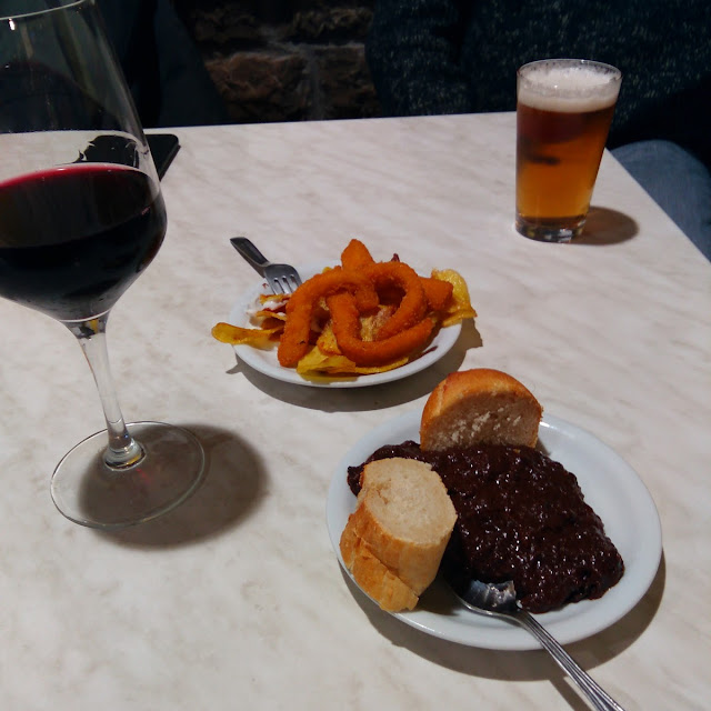 Tapas de Morcilla Leonesa Y Rabas de Calamar
