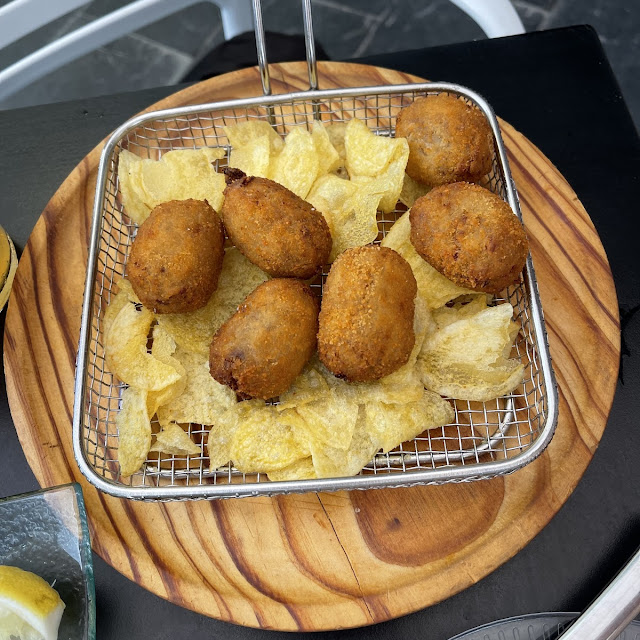 Croquetas de Cocido Y Jamón Ibérico - Fried Meatballs