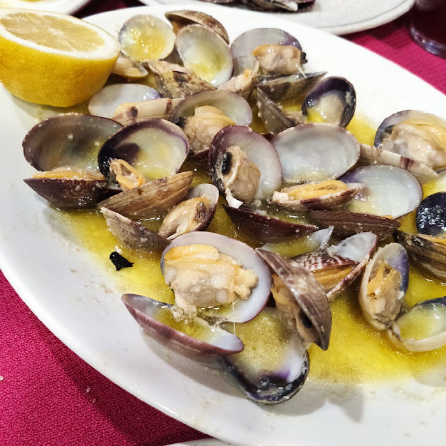 Almejas Al Ajillo