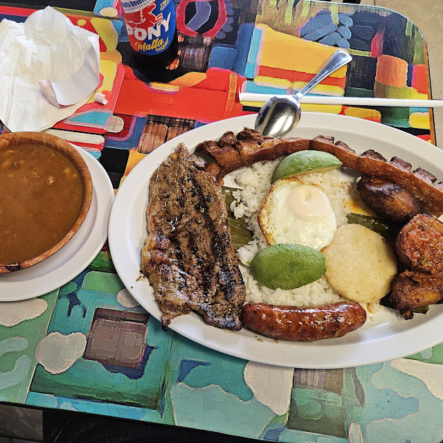 Parrillada Res Pollo Cerdo Chorizo Con Papa O Mazorca Con Frijolito Y Arroz