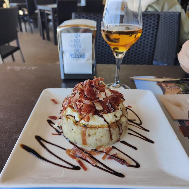 Volcán de Patatas Trufadas Con Huevo Y Jamón