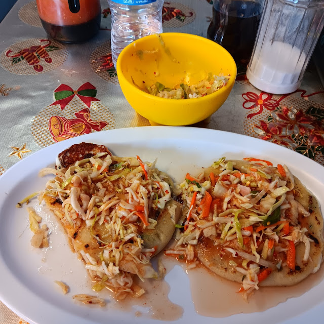 Pupusa De Queso Con Jalapeño