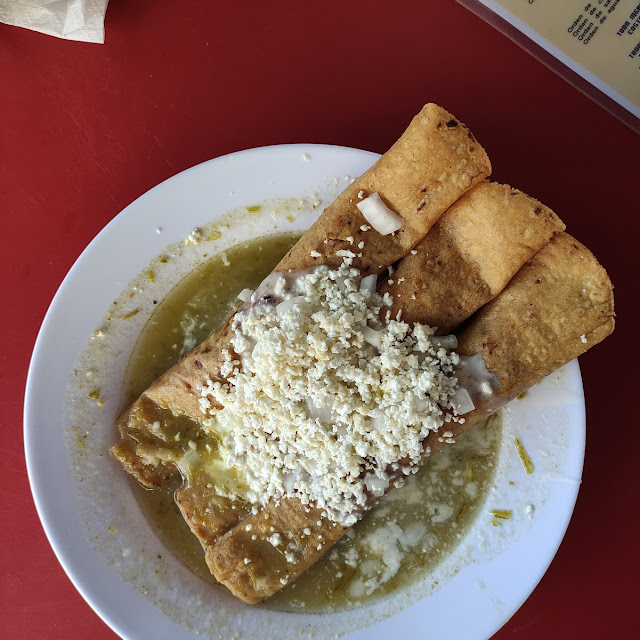Flautas Ahogadas En Salsa Verde