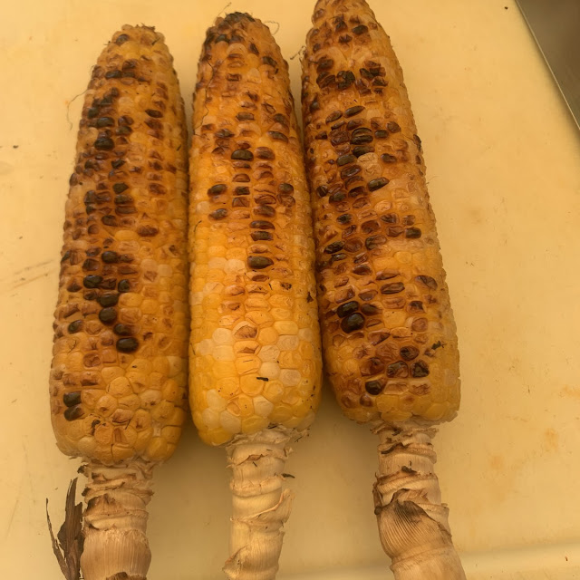 Elotes Asados Al Carbón