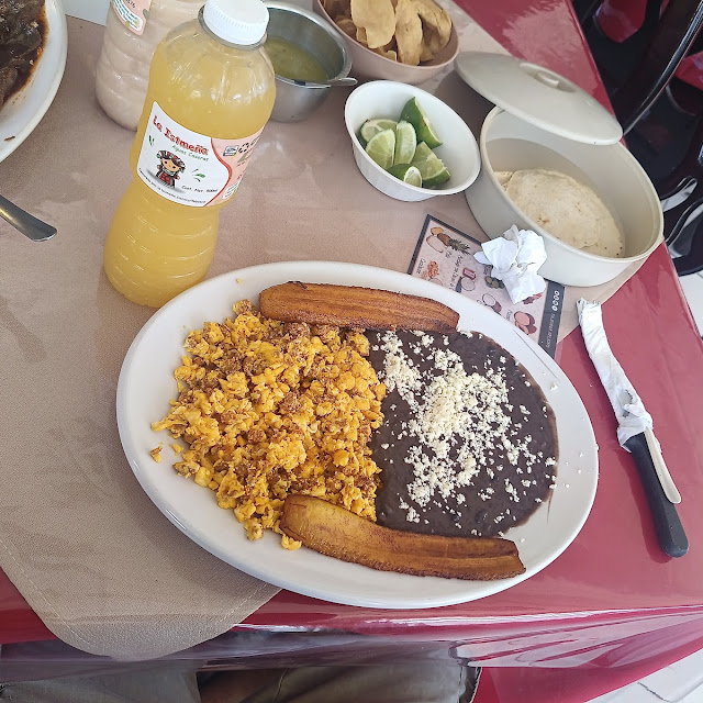 Huevos Con Longaniza