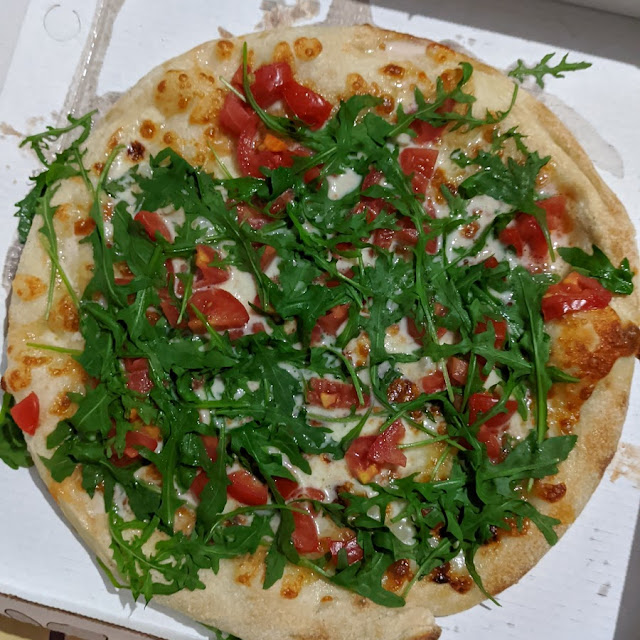 Pizza Con Pomodorini E Rucola