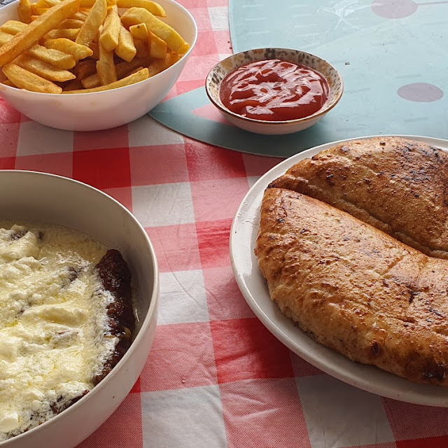 Ćevapi Sa Kajmakom
