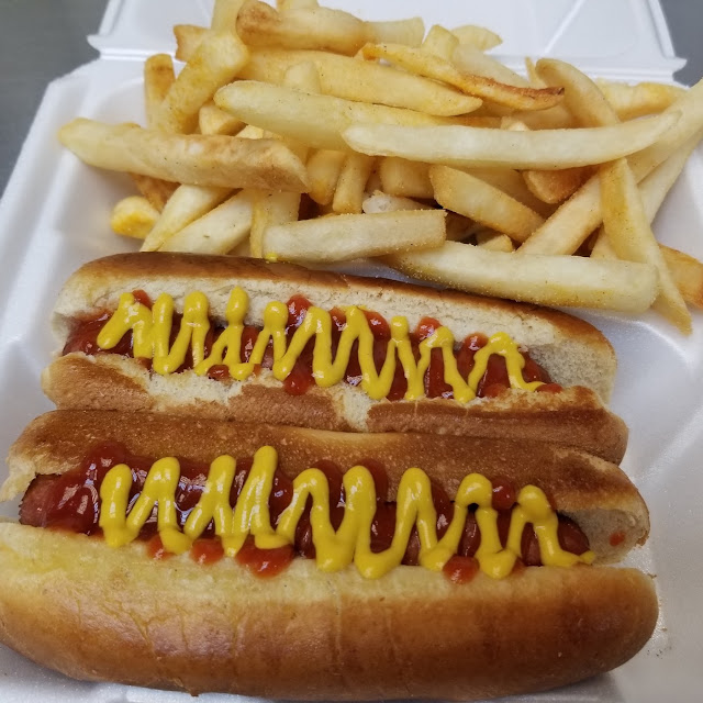 2 Hot Dogs