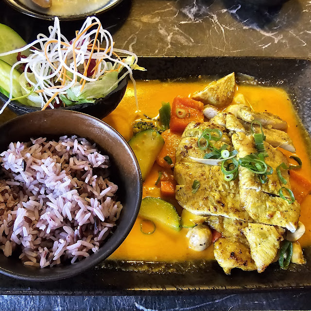 Kokos Curry Mit Gebratenem Hähnchen