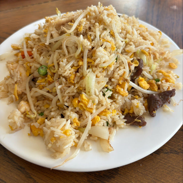什 锦 肉 炒 饭combination of meat fried rice