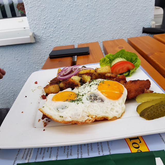 Schnitzel Mit Spiegelei