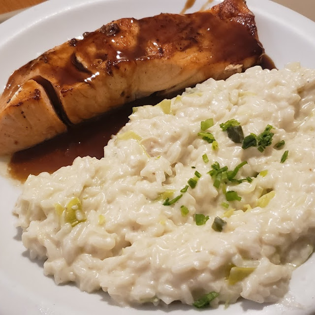 Filé de Salmão Com Risoto de Alho Poró
