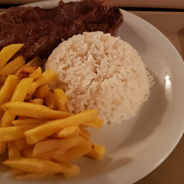 Bife de Chorizo Com Arroz Feijão E Fritas
