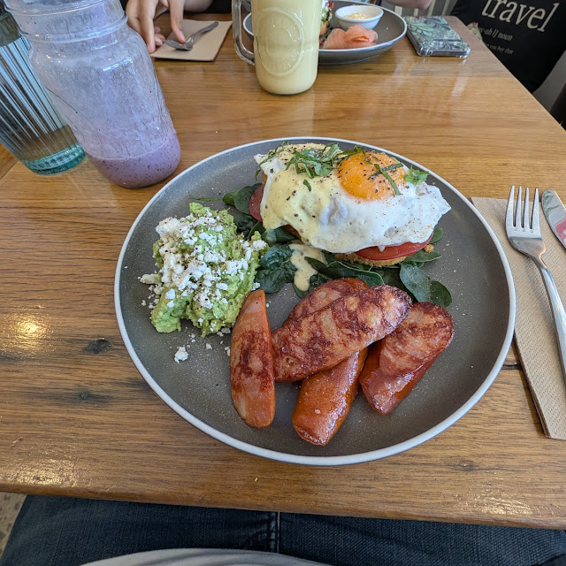 Brekkie Stack Avo Chorizo