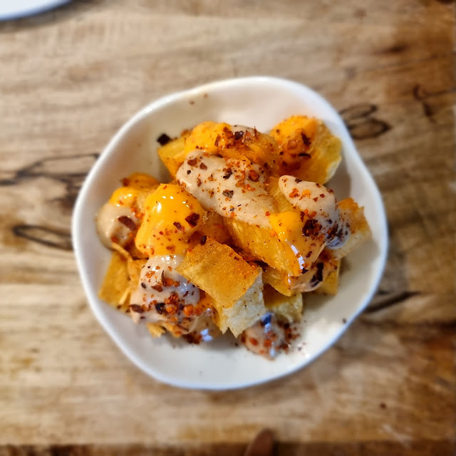 Bravas Milhojas Con Alioli de Cajún
