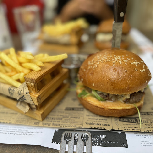 Guloso Cheesy Special Burger