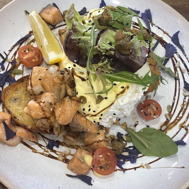 Salmon Benedict