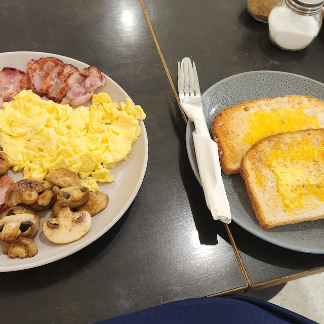 Bacon and Eggs and Toast w Mushrooms