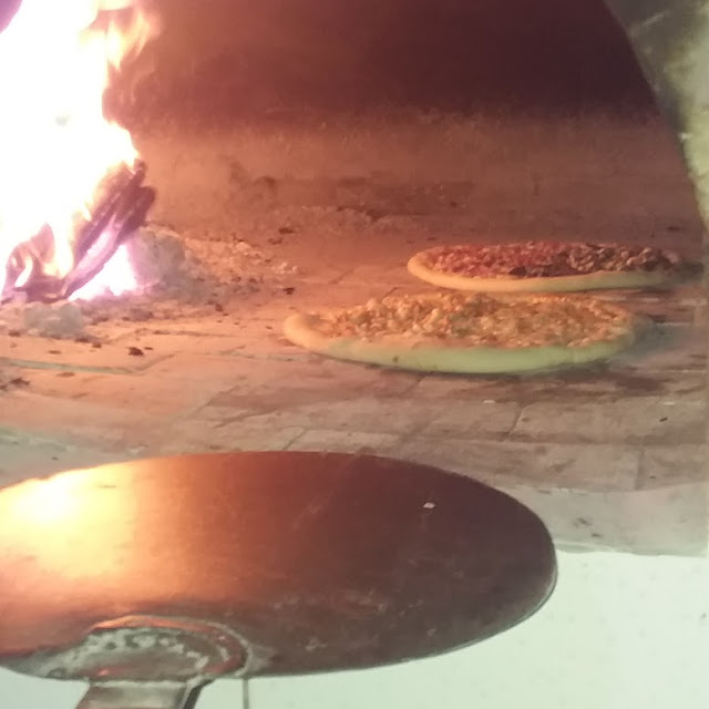 Pizza Em Forno A Lenha