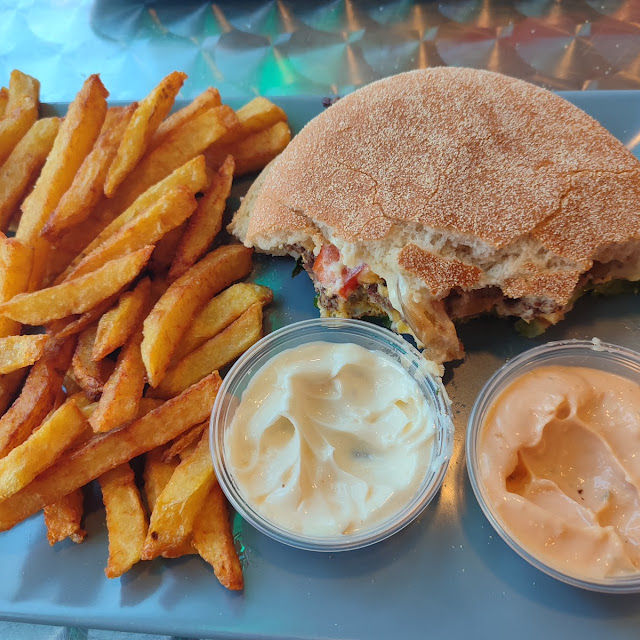 Hamburger Frites Fraîches