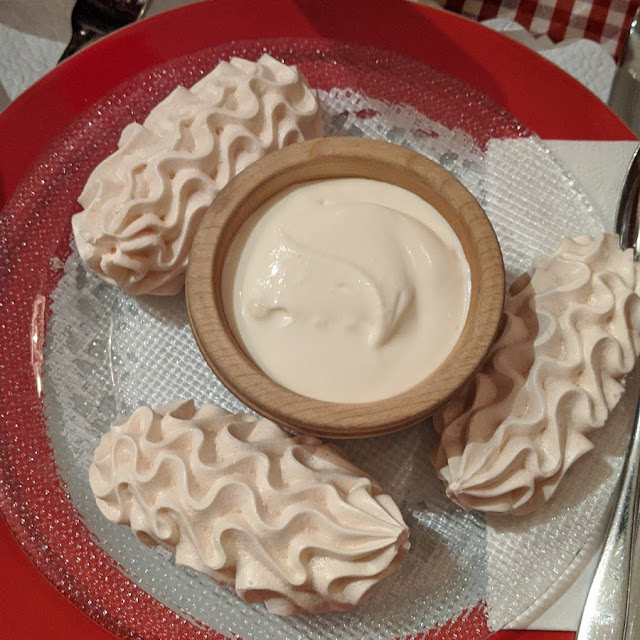 Meringue Mit Double Creme