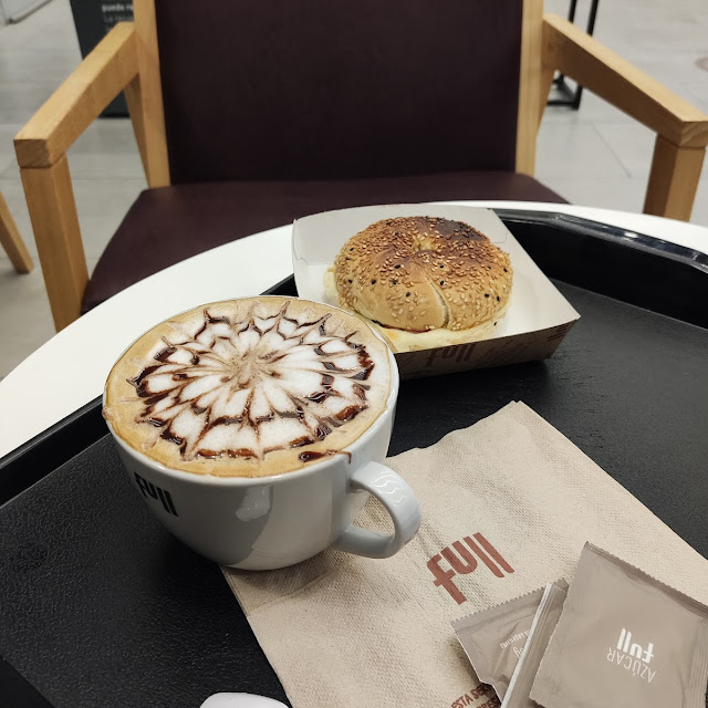 Café Com Leite E Um Sanduíche