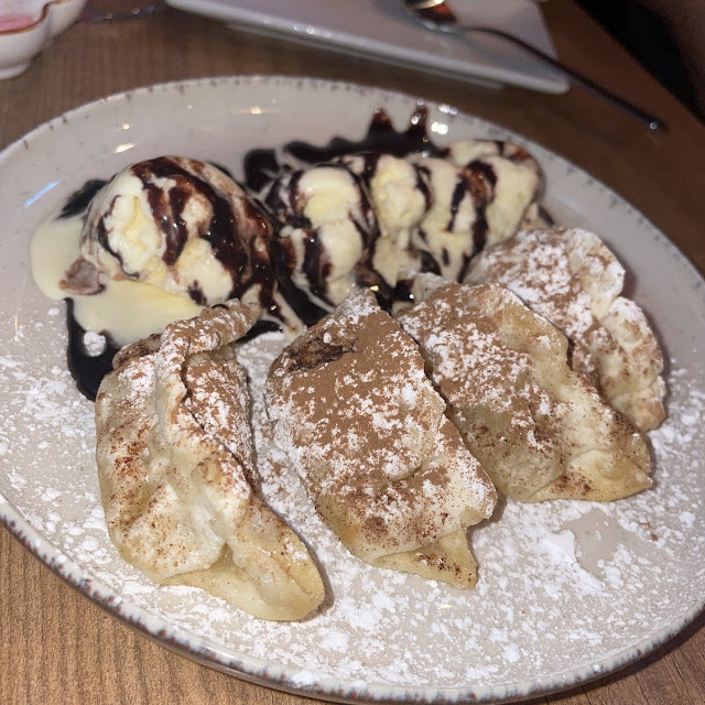 Gyozas de Manzana Y Canela Con Helado de Vainilla