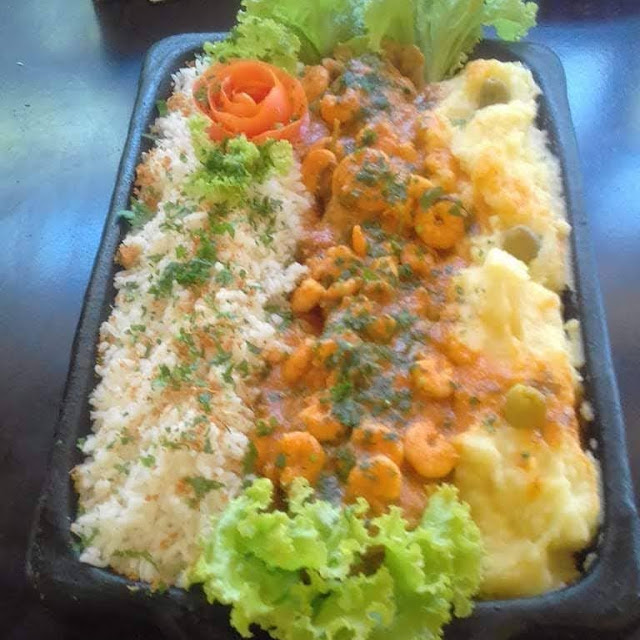 Filé de Peixe Molho de Camarão Puré E Arroz