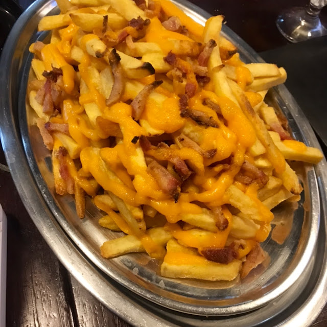 Porção Grande de Batata Frita Com Bacon E Chedar
