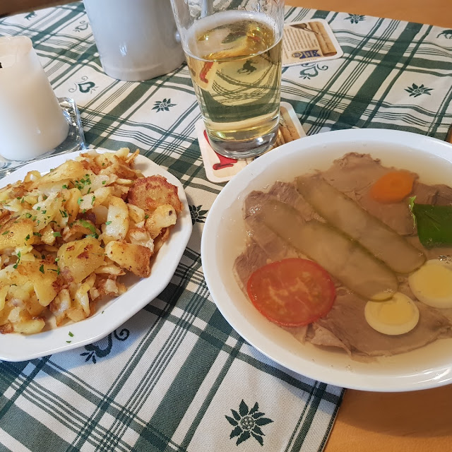 Tellersülze Mit Bratkartoffeln Oder Wia MA In Bayern Sagt A Suiz