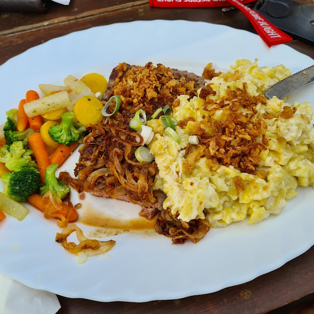 Zwiebelrostbraten Mit Käsespätzle